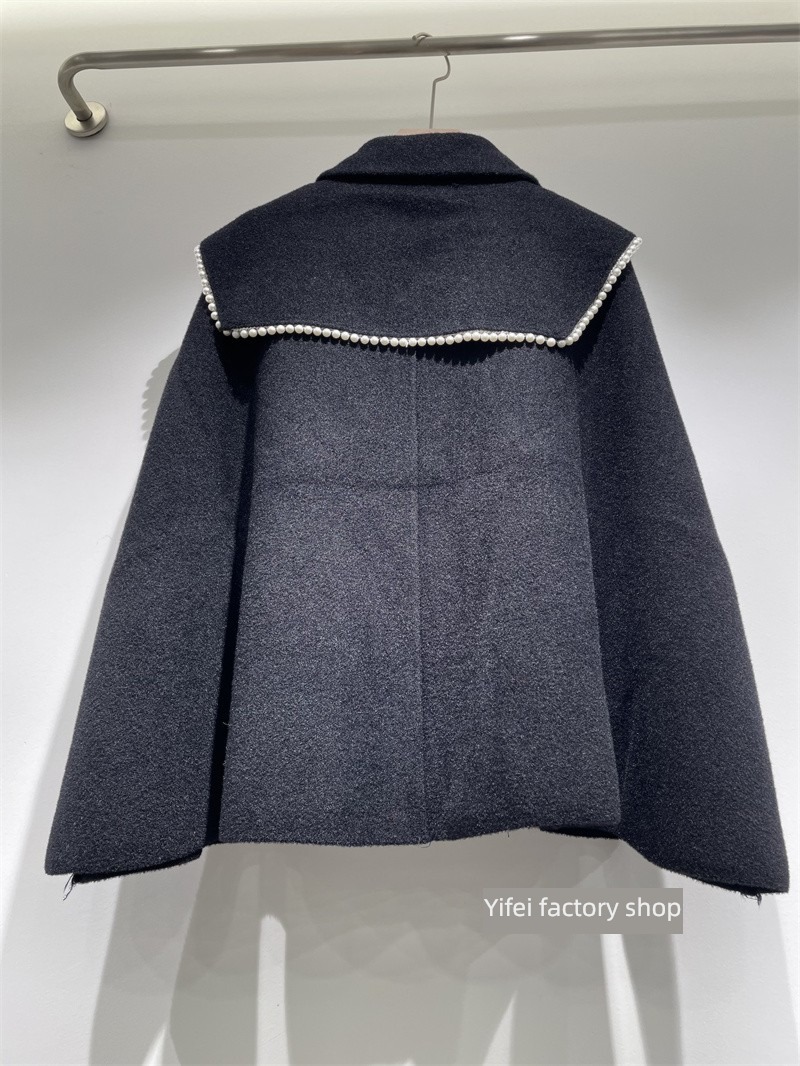 Internet celebrity Hepburn wind Bat sleeve Same style in shopping mall cloak