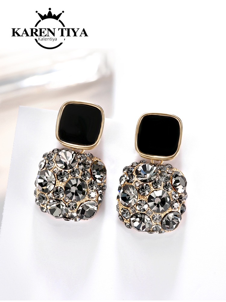 Light luxury female Minority Sense of design Earrings
