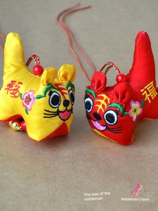 2022 Year of the Tiger Sachet Traditional Handmade Three-Dimensional Embroidery Cloth Tiger Zodiac Children Halter Ping 