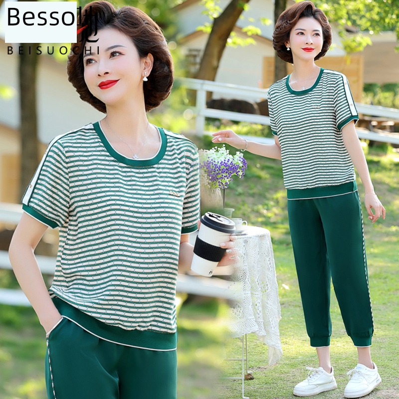 Young mother T-shirt stripe Athletic Wear leisure time summer wear