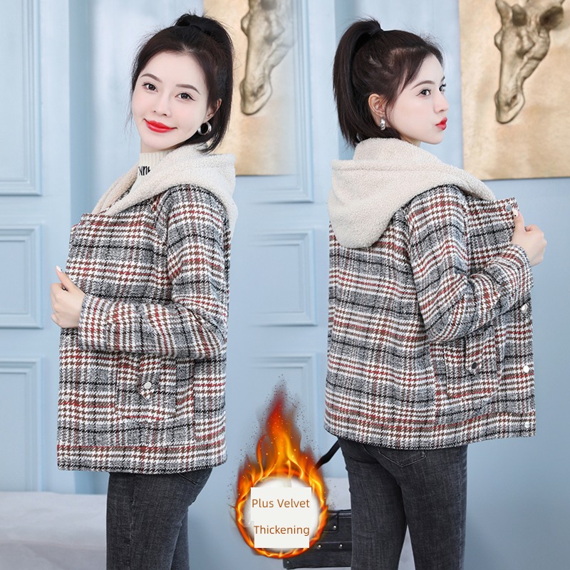 Plush thickening Lamb cashmere lattice have cash less than that is registered in the accounts Wool loose coat
