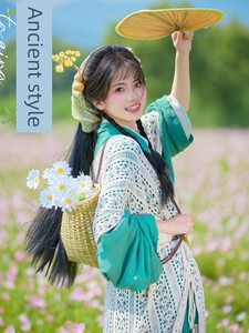 Traditional Style Bamboo Basket Props for Hanfu Photoshoots, Children's Dance Performances, Small Rattan Flower Baskets 