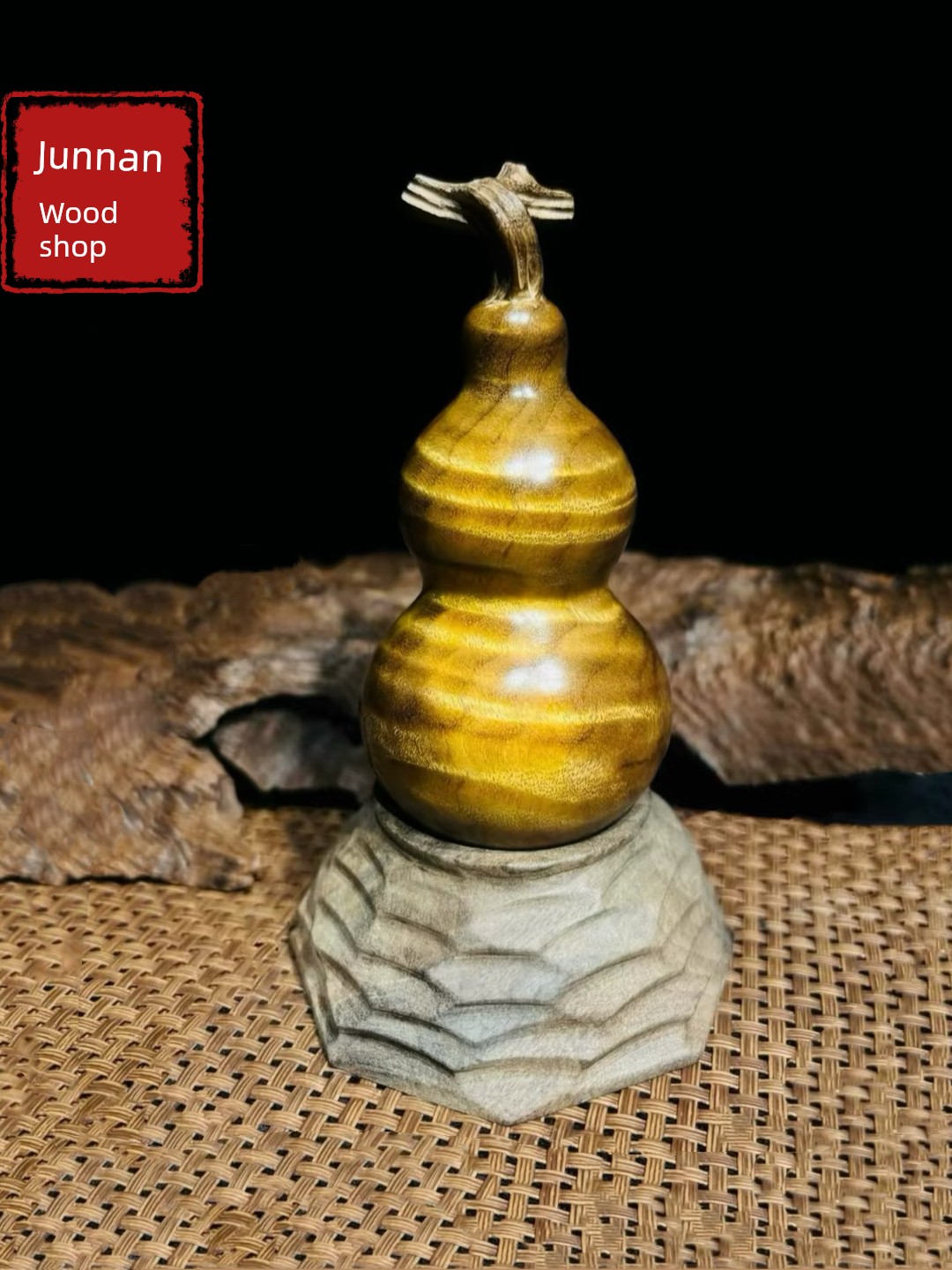 【Fortune-Attracting Gourd Ornament】Handcrafted from Golden Silk Nanmu Wood, a High-End Gift or Personal Use Item