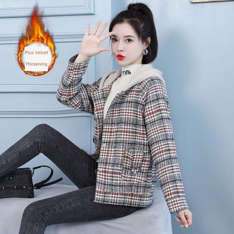Plush thickening Lamb cashmere lattice have cash less than that is registered in the accounts Wool loose coat