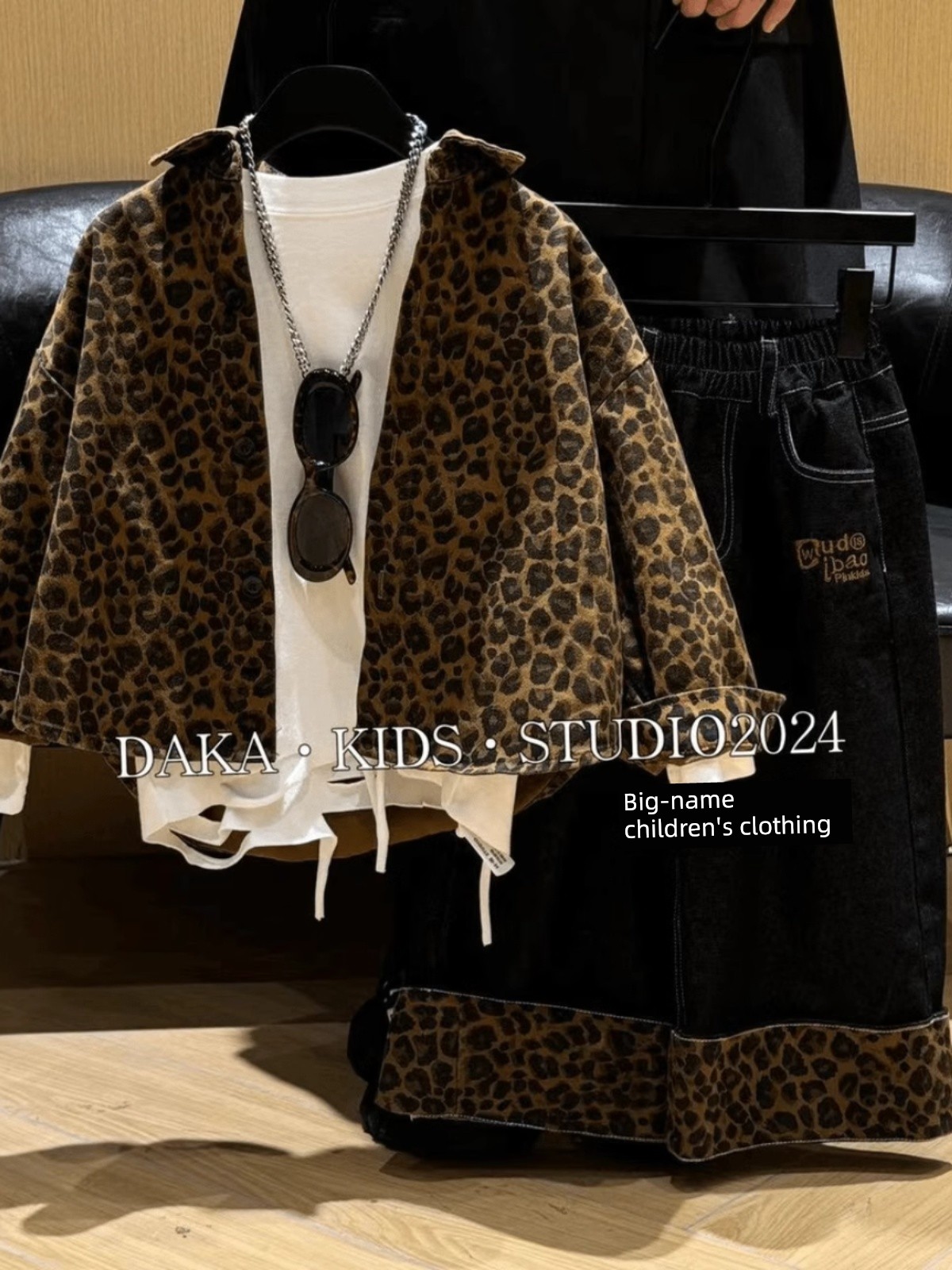 Boys' Stylish Leopard Print Outfit 2026 New Spring and Autumn Children's Trendy Jacket and Jeans Two-Piece Set — 3