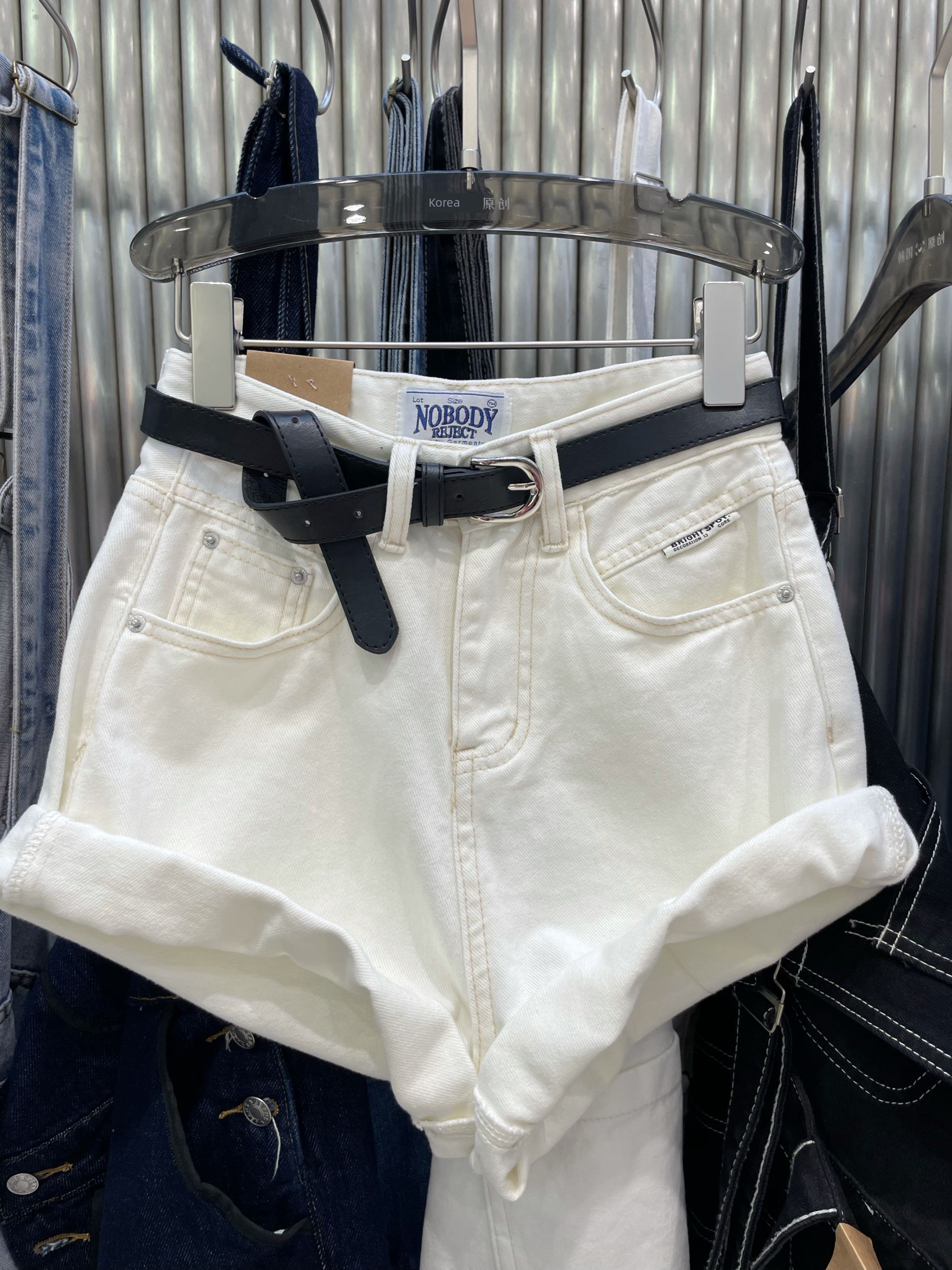 Retro ins tide white Denim shorts female 2023 summer The new Design sense niche High waist Broad leg Versatile tide