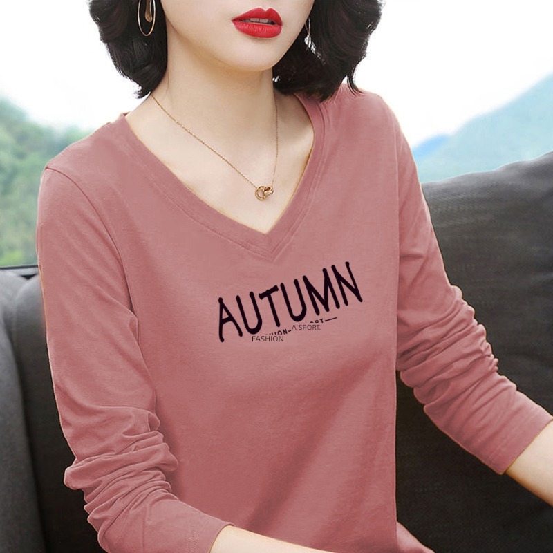 Long sleeve Korean version Self-cultivation Show thin Chicken heart collar ma'am T-shirt