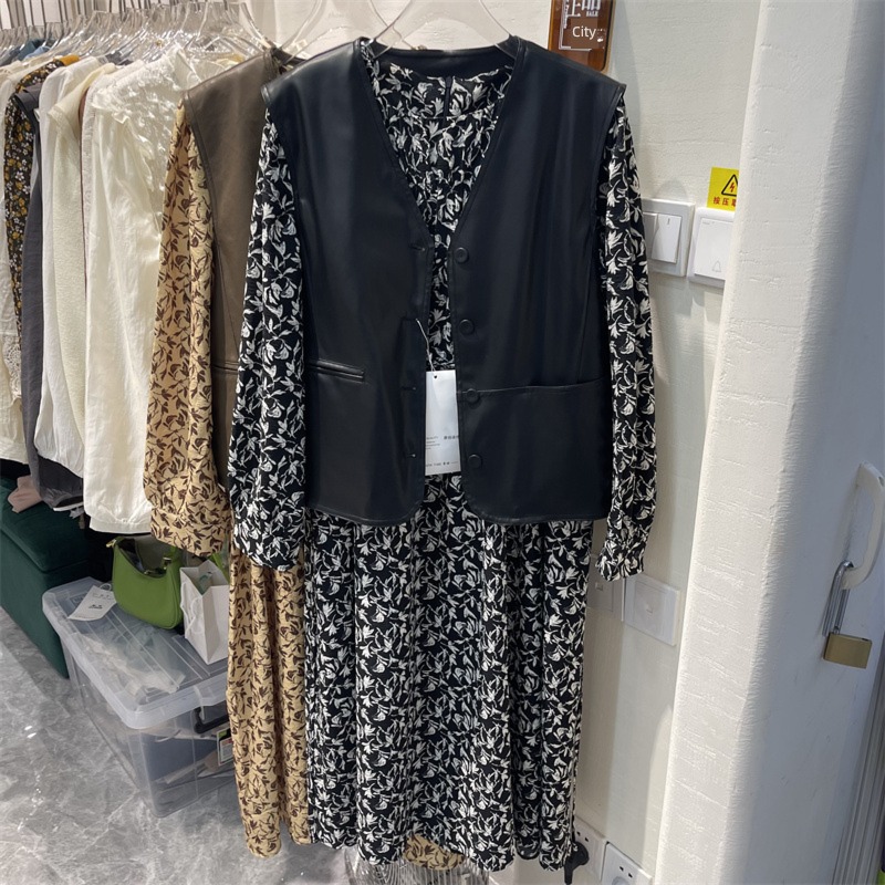 European station Sleeveless cortex unique Two piece set Vest