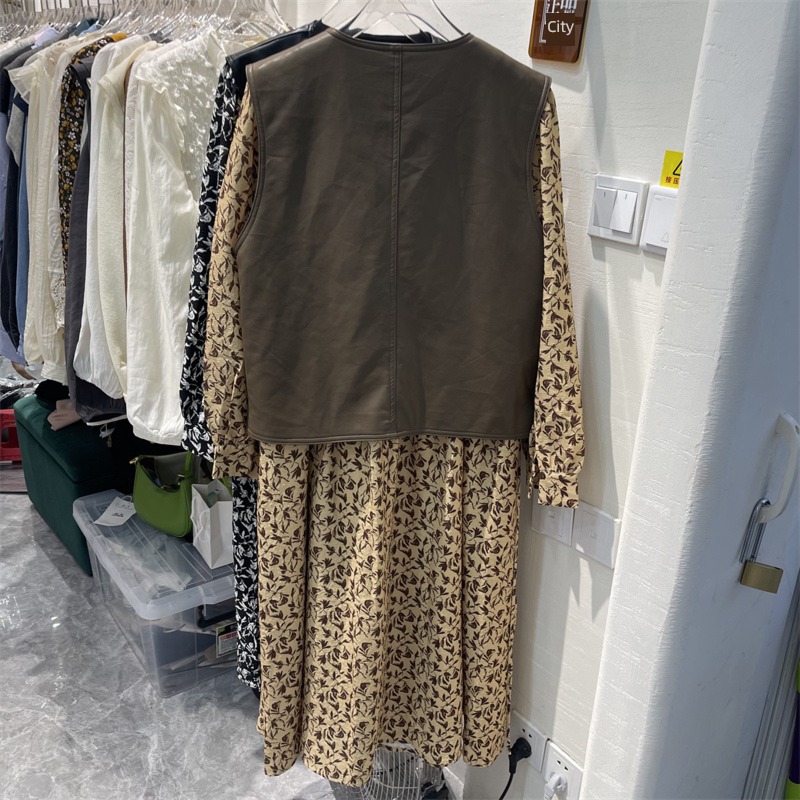 European station Sleeveless cortex unique Two piece set Vest