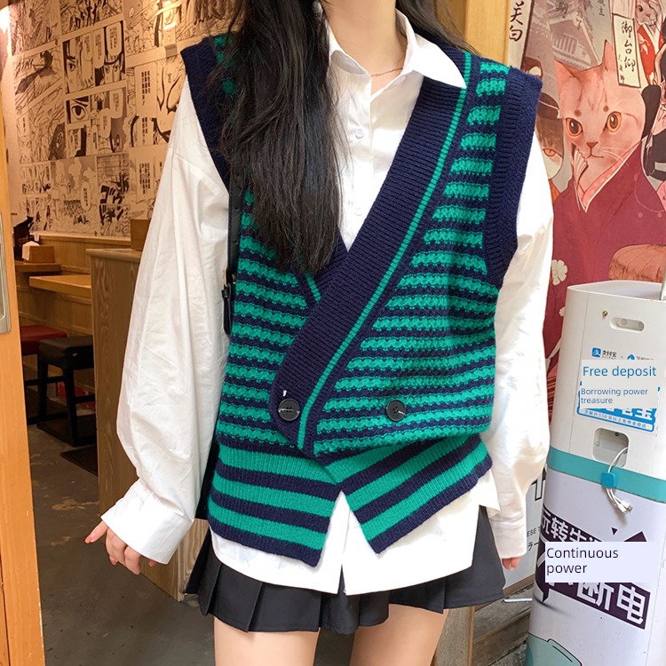 early autumn Women's wear Overlapping wear trend fashion knitting Vest