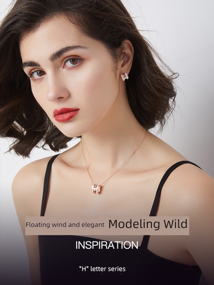 H Necklace female Autumn and winter Sterling Silver necklace Light luxury Minority Design Enamel letter Pendant 2022 new pattern gift