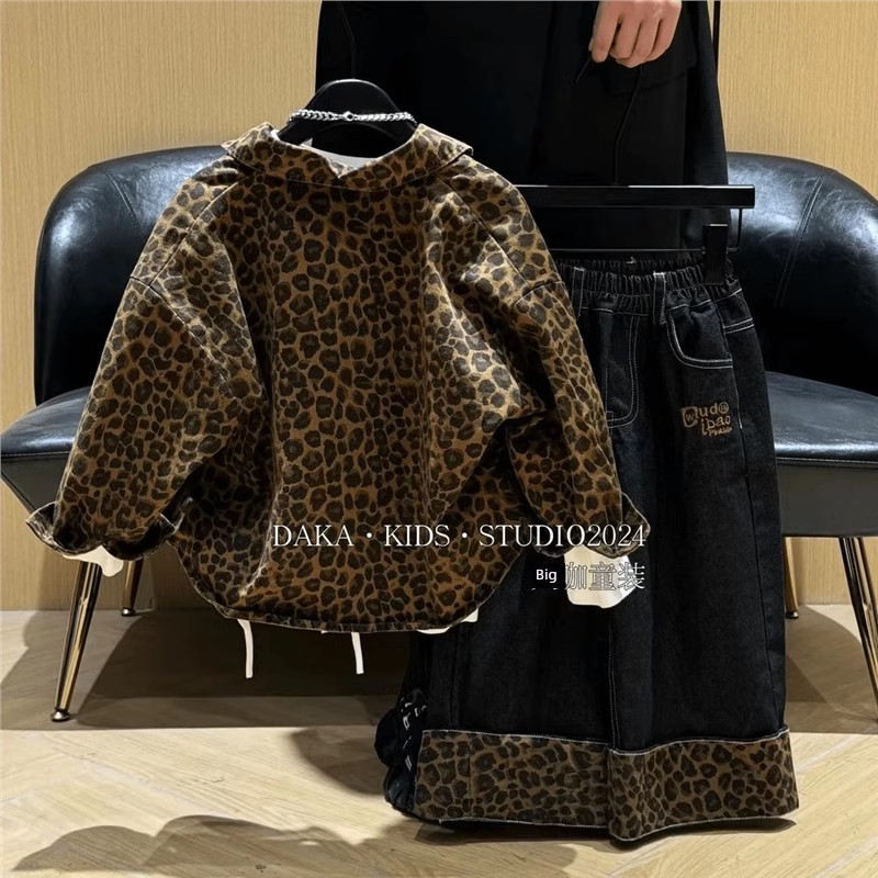 Boys' Stylish Leopard Print Outfit 2026 New Spring and Autumn Children's Trendy Jacket and Jeans Two-Piece Set — 2