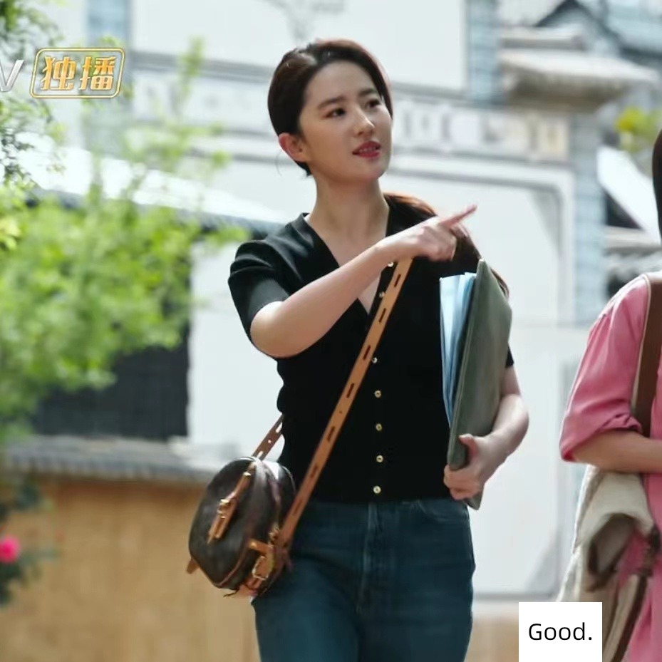 Red bean Liu Yifei black V-collar jacket knitting Cardigan