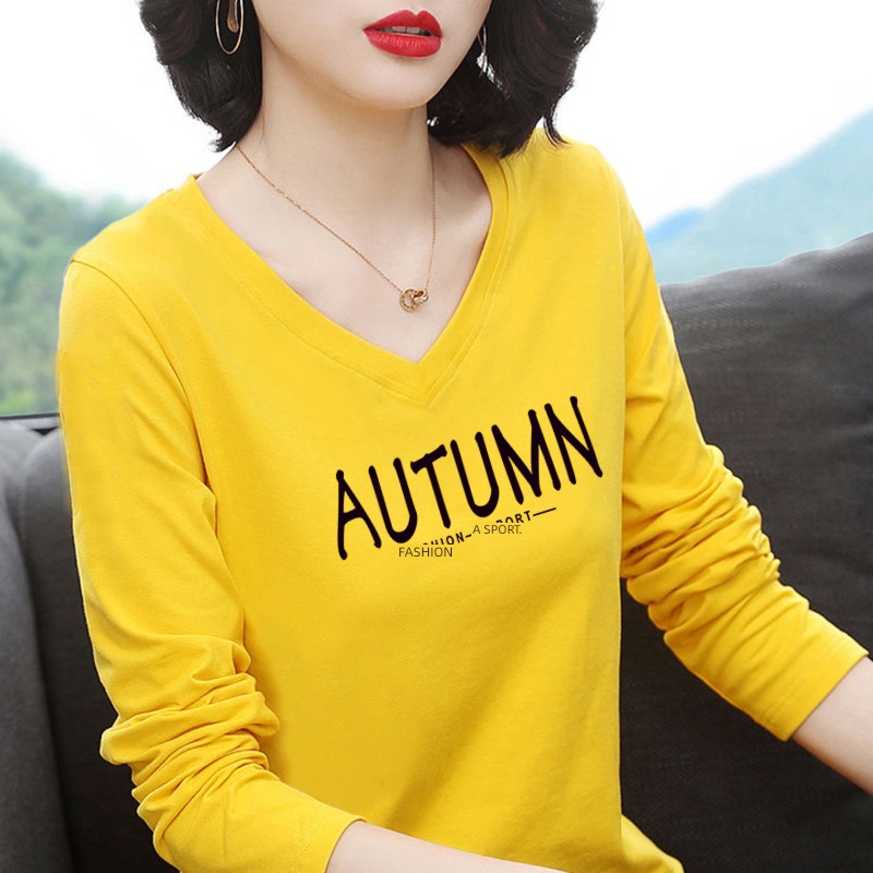 Long sleeve Korean version Self-cultivation Show thin Chicken heart collar ma'am T-shirt