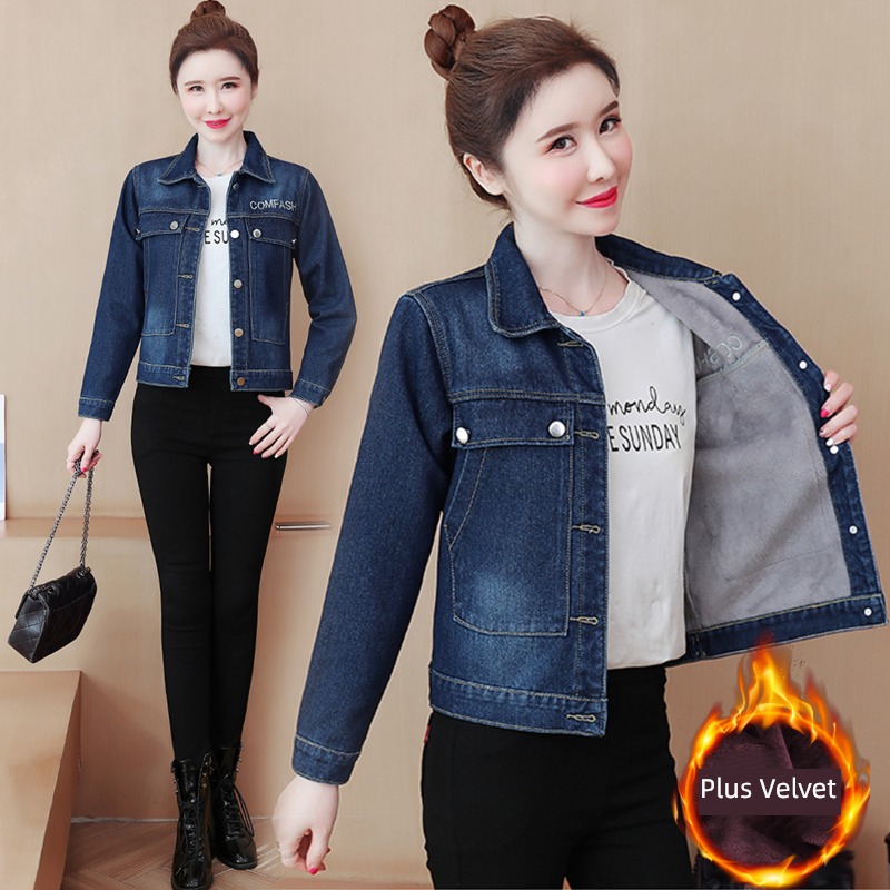 Early autumn work clothes have cash less than that is registered in the accounts Jacket jacket chaqueta
