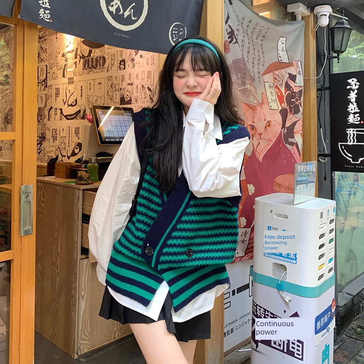 early autumn Women's wear Overlapping wear trend fashion knitting Vest