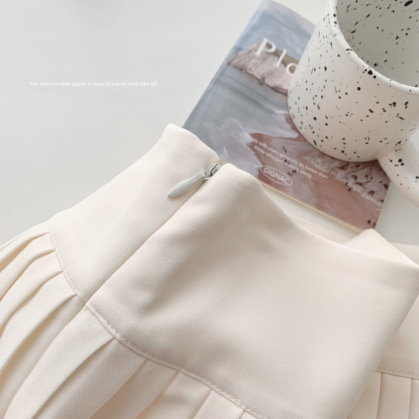 Sweetheart High waist Light proof White milk Pleated skirt
