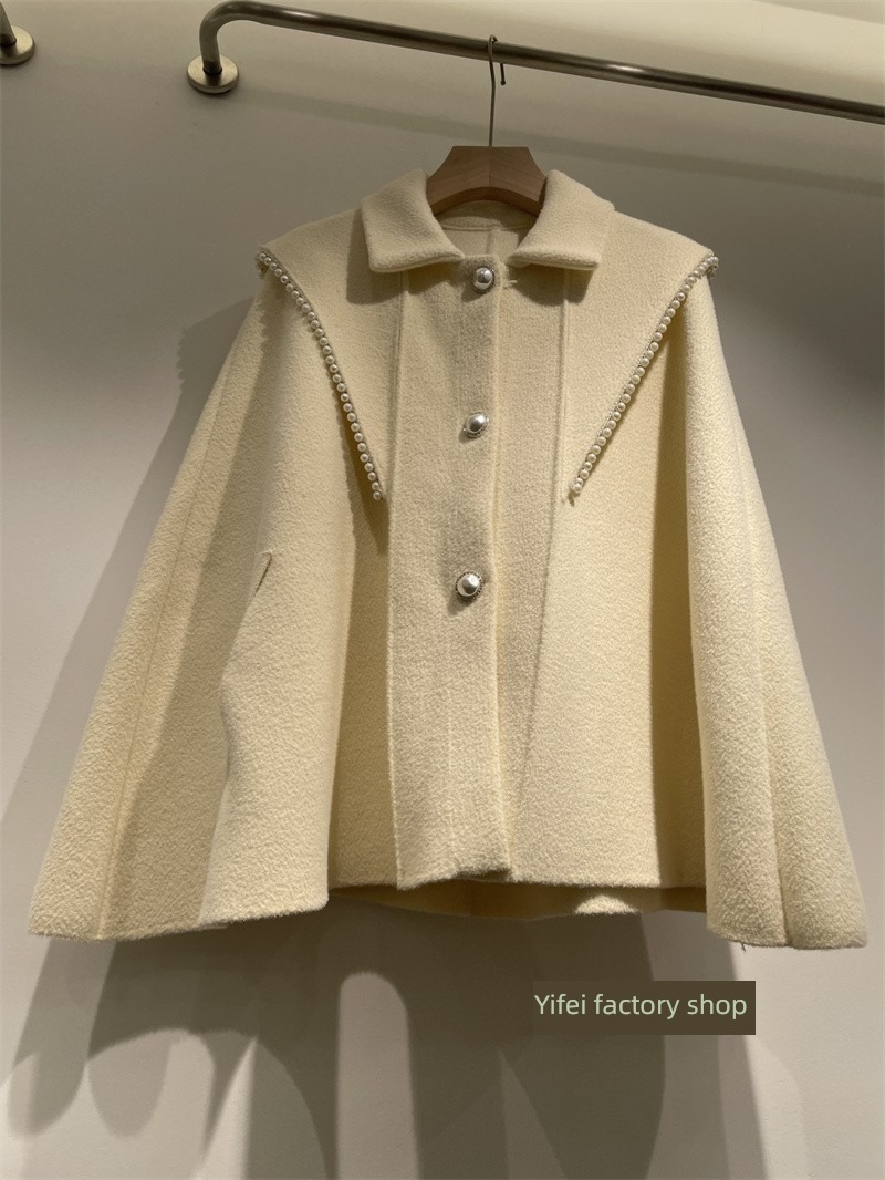 Internet celebrity Hepburn wind Bat sleeve Same style in shopping mall cloak