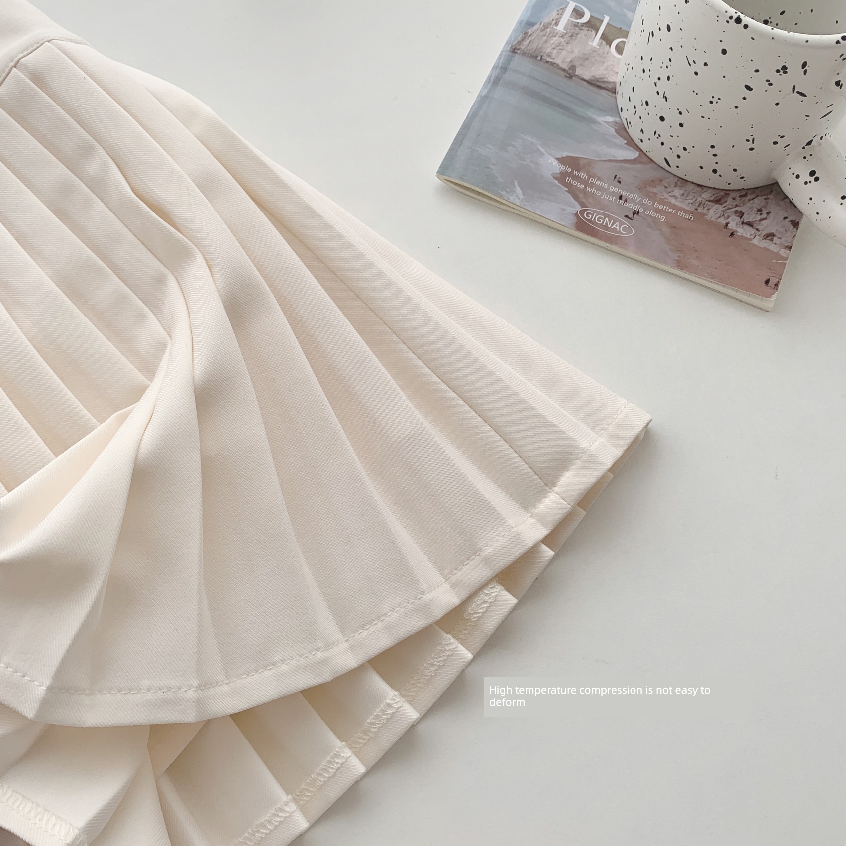 Sweetheart High waist Light proof White milk Pleated skirt