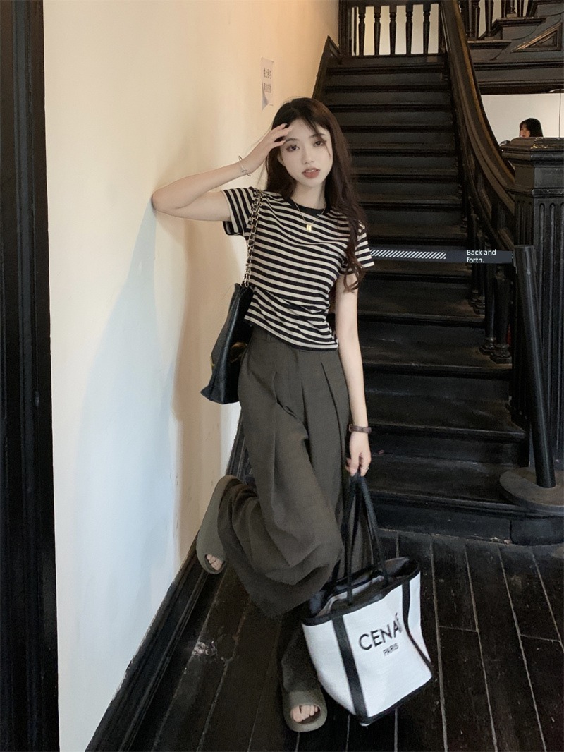 Simplicity Color contrast stripe spring Round neck leisure time Short sleeve