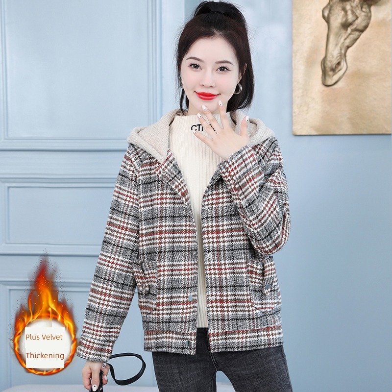 Plush thickening Lamb cashmere lattice have cash less than that is registered in the accounts Wool loose coat