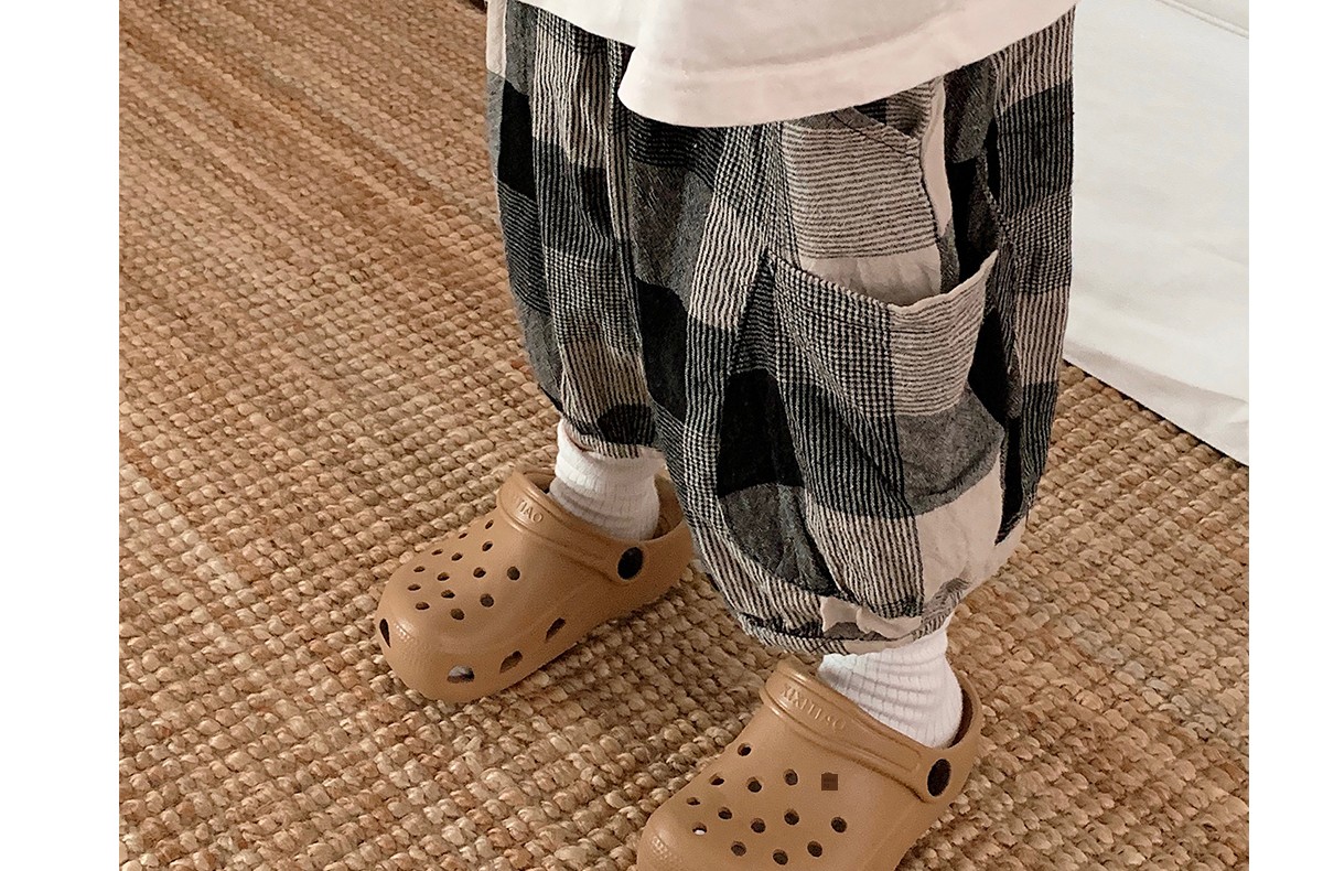 Thin Strap Children's Clogs Japanese Style Simple Boys' and Girls' Outdoor Beach Sandals Summer Parent-Child Closed-Toe Slippers — 38
