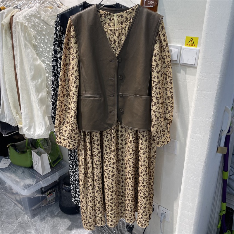 European station Sleeveless cortex unique Two piece set Vest