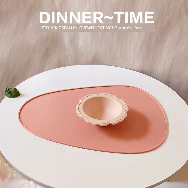Students' simple oval water droplet silicone breakfast mat home heat insulation and anti-scalding baby Western restaurant European-style placemat