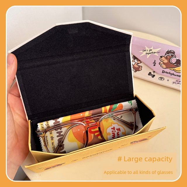 Dachshund dog foldable glasses box portable women's magnetic suction closed eyes box anti-fall children's student storage box