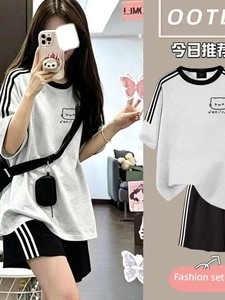 Girls' Summer Cute Set: Cotton T-Shirt with Cat Print and Three Stripes Short Sleeves + Three Stripes Shorts