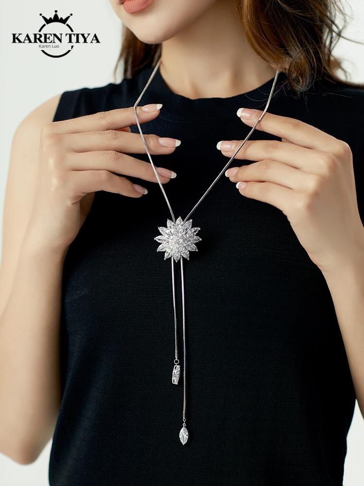 Ice flower high-end atmosphere Pendant female Autumn and winter sweater chain