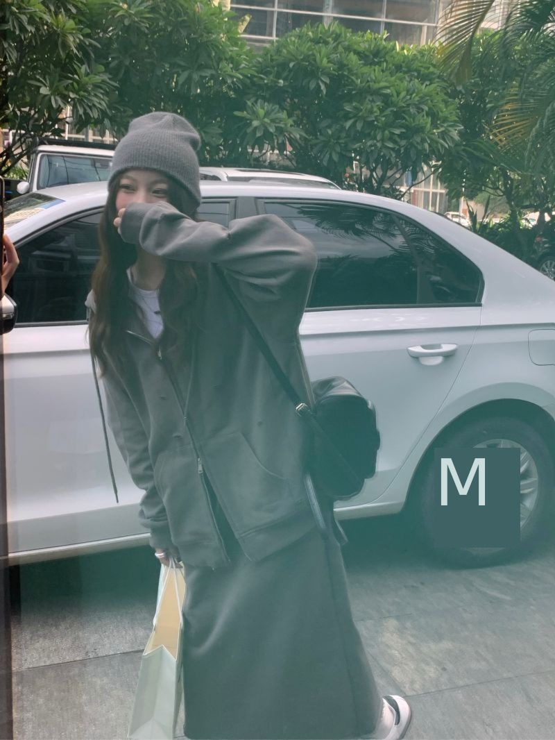 Hong Kong flavor leisure time motion autumn female suit grey hole Hooded Sweater loose coat Show thin Half body skirt Two piece set