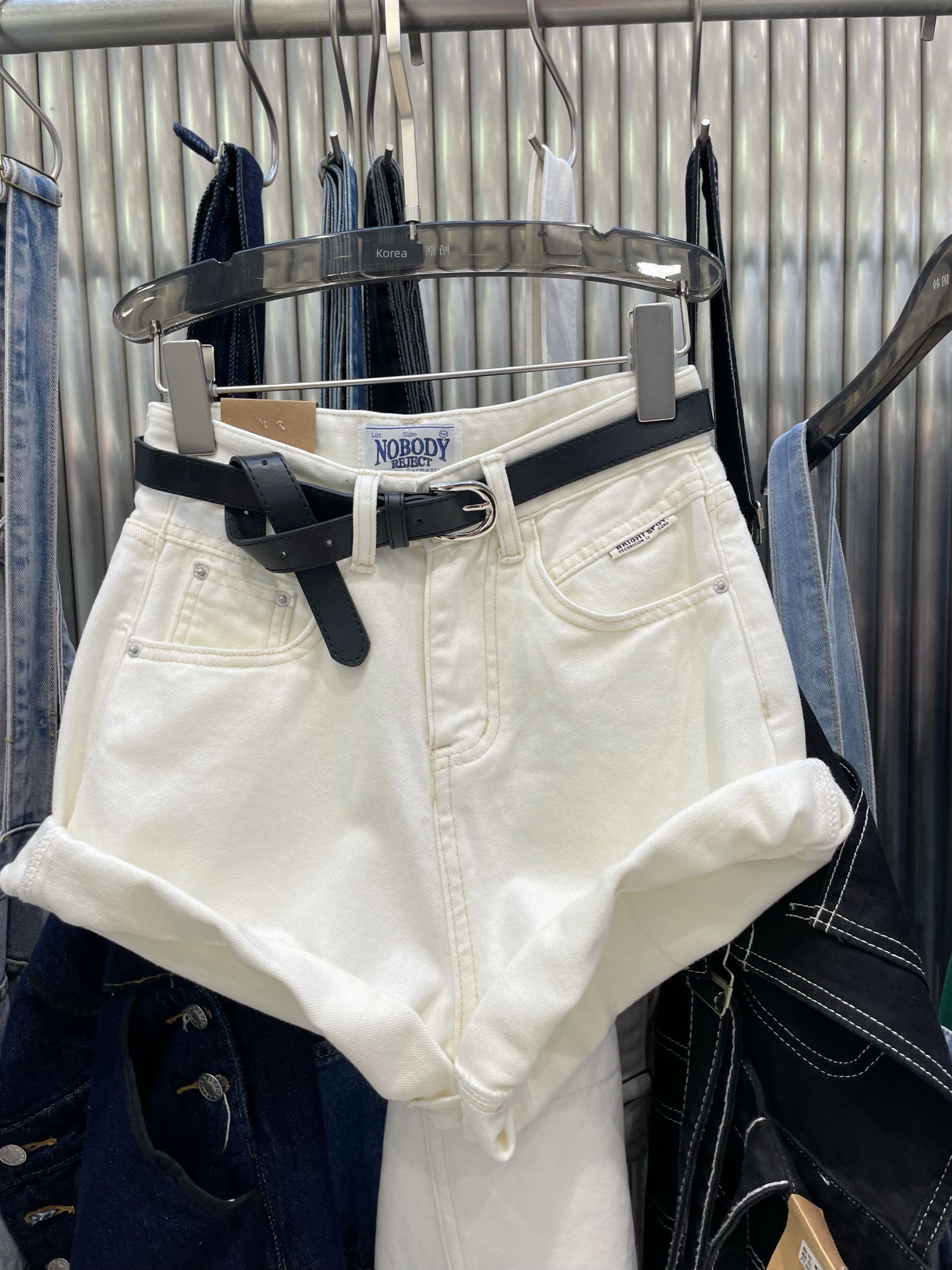 Retro ins tide white Denim shorts female 2023 summer The new Design sense niche High waist Broad leg Versatile tide