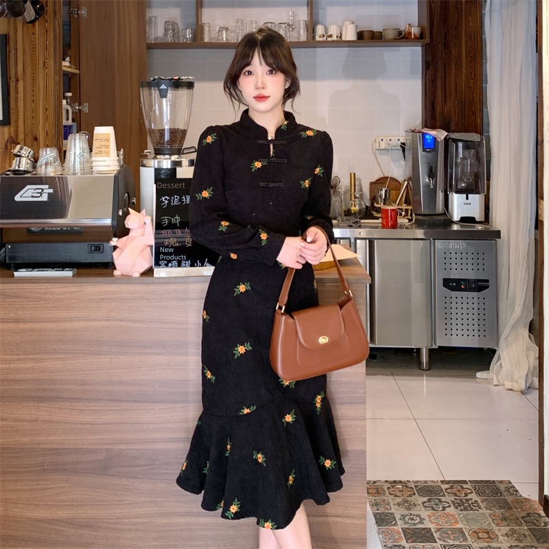 Big size New Chinese style corduroy Broken flower Embroidery Dress female Fat sister temperament Retro A word High waist Fishtail skirt