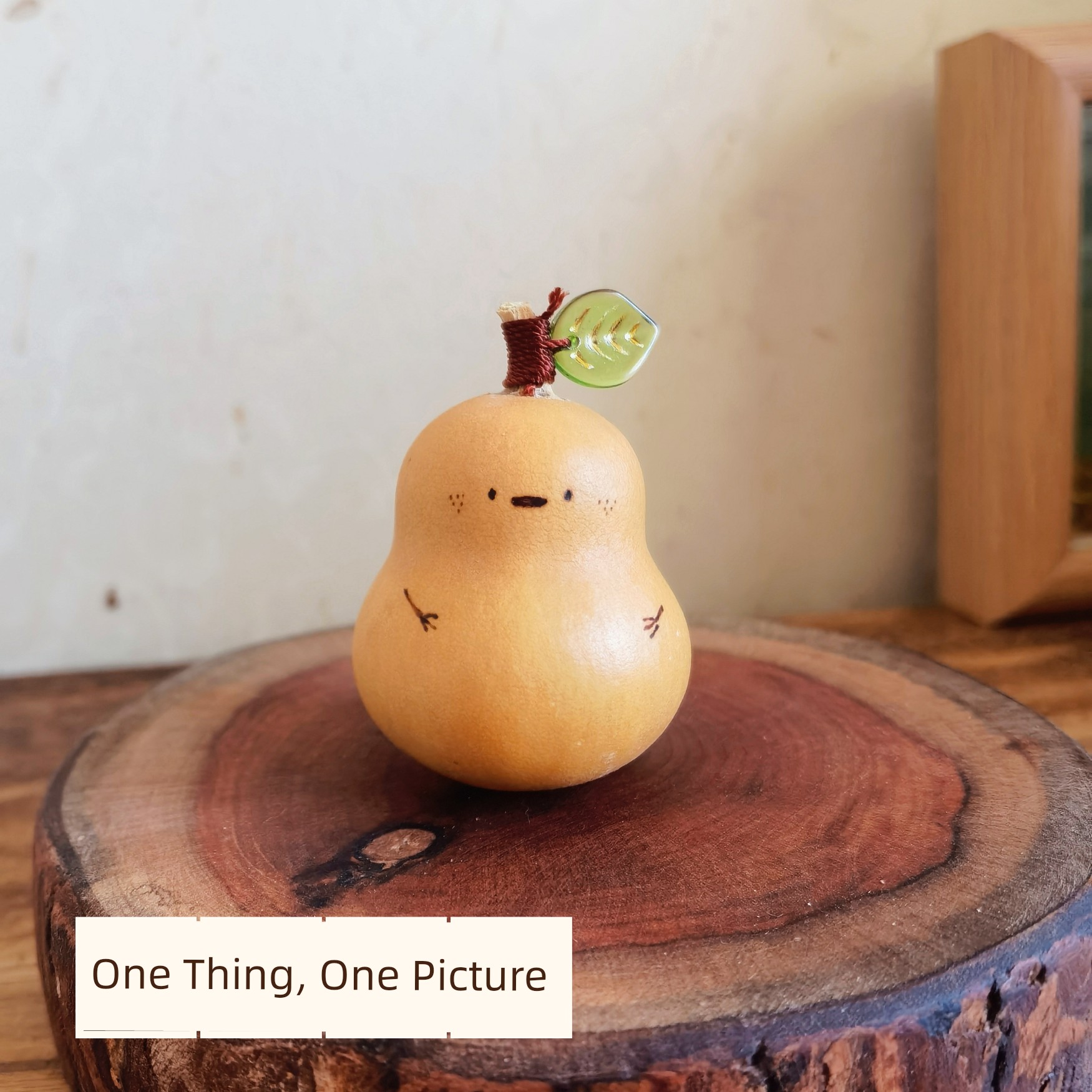 Natural Small Gourd with Unique Design, Hand-Twisted and Engraved, a Hanging Ornament for Office Stress Relief, a Cute and Lucky Decoration
