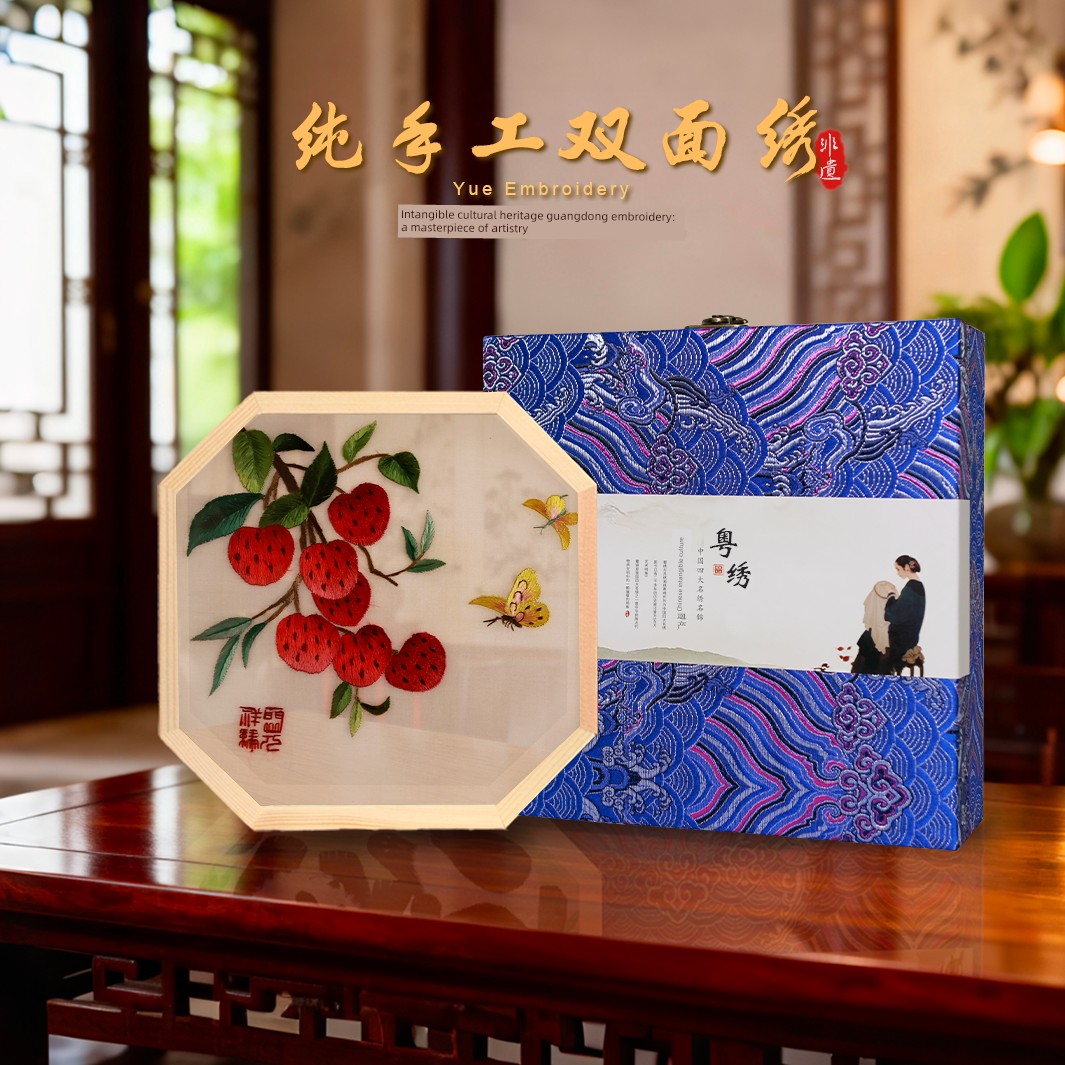 Handmade Intangible Cultural Heritage Guangdong Embroidery and Suzhou Embroidery Ornaments, Panda Cultural and Creative Double-Sided Embroidery, Chinese-Style Gifts for Foreigners, Souvenirs