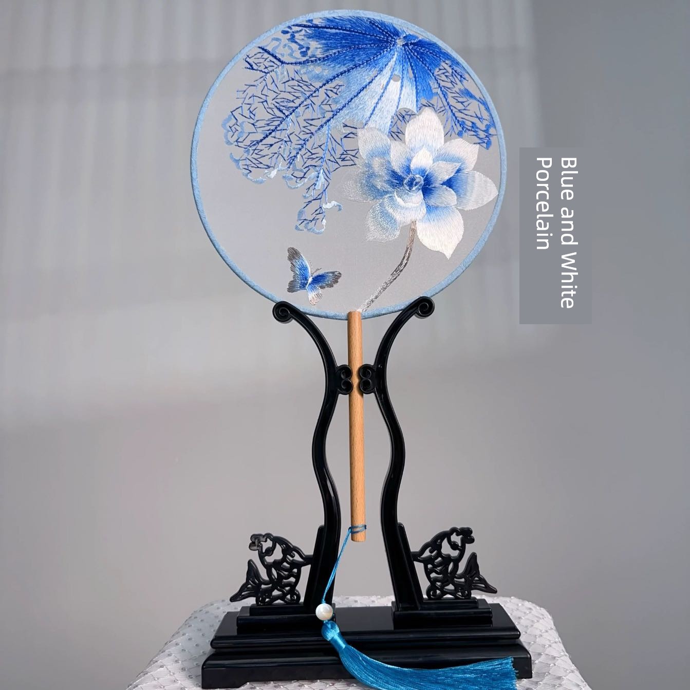 [Round Fan Series] Blue and White Porcelain Blue Lotus Suzhou Embroidery Fan, Double-Sided Embroidery Fan, Can Be Paired with Various Outfits, Popular Style