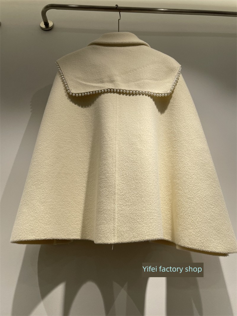 Internet celebrity Hepburn wind Bat sleeve Same style in shopping mall cloak
