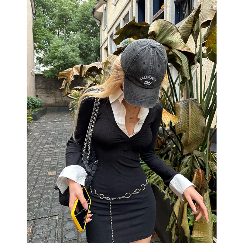 black and white V-neck Shirt skirt Self-cultivation knitting Fake two