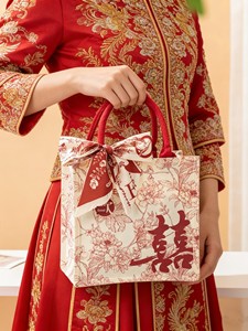 Souvenir Gift Box for Female Bridesmaids, High-End Wedding Candy Box, 2026 New Gift Bag, Hand-Held Canvas Bag