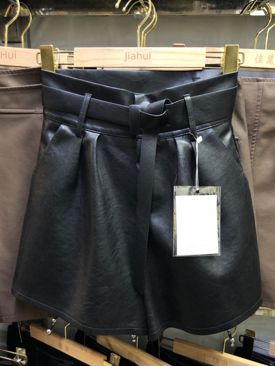Apricot Autumn and winter A word easy Significantly high Show thin Leather pants