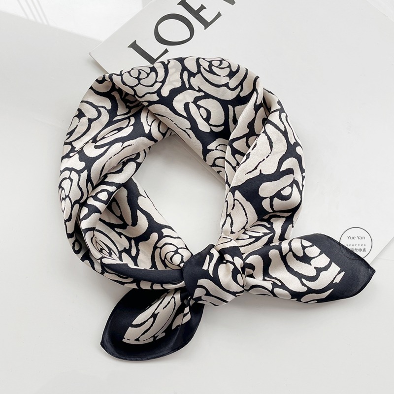 black and white camellia suit female spring and autumn Versatile mulberry silk
